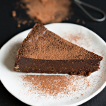 FLOWERLESS CHOCOLATE TORT